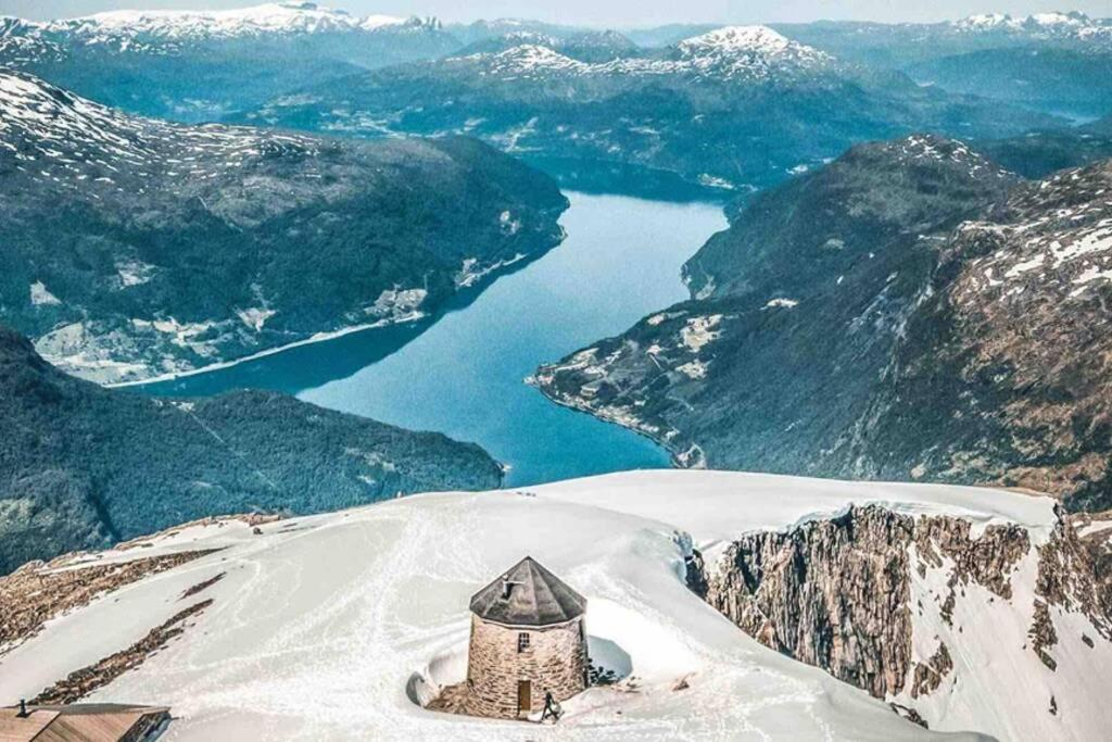 Hytte I Stryn Med Elbil Lader المظهر الخارجي الصورة